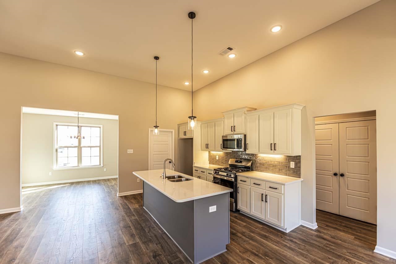 210 OAKLAND RIDGE CV