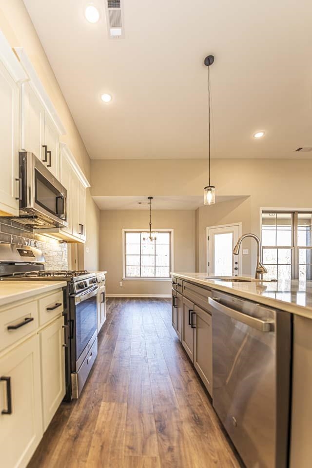 210 OAKLAND RIDGE CV