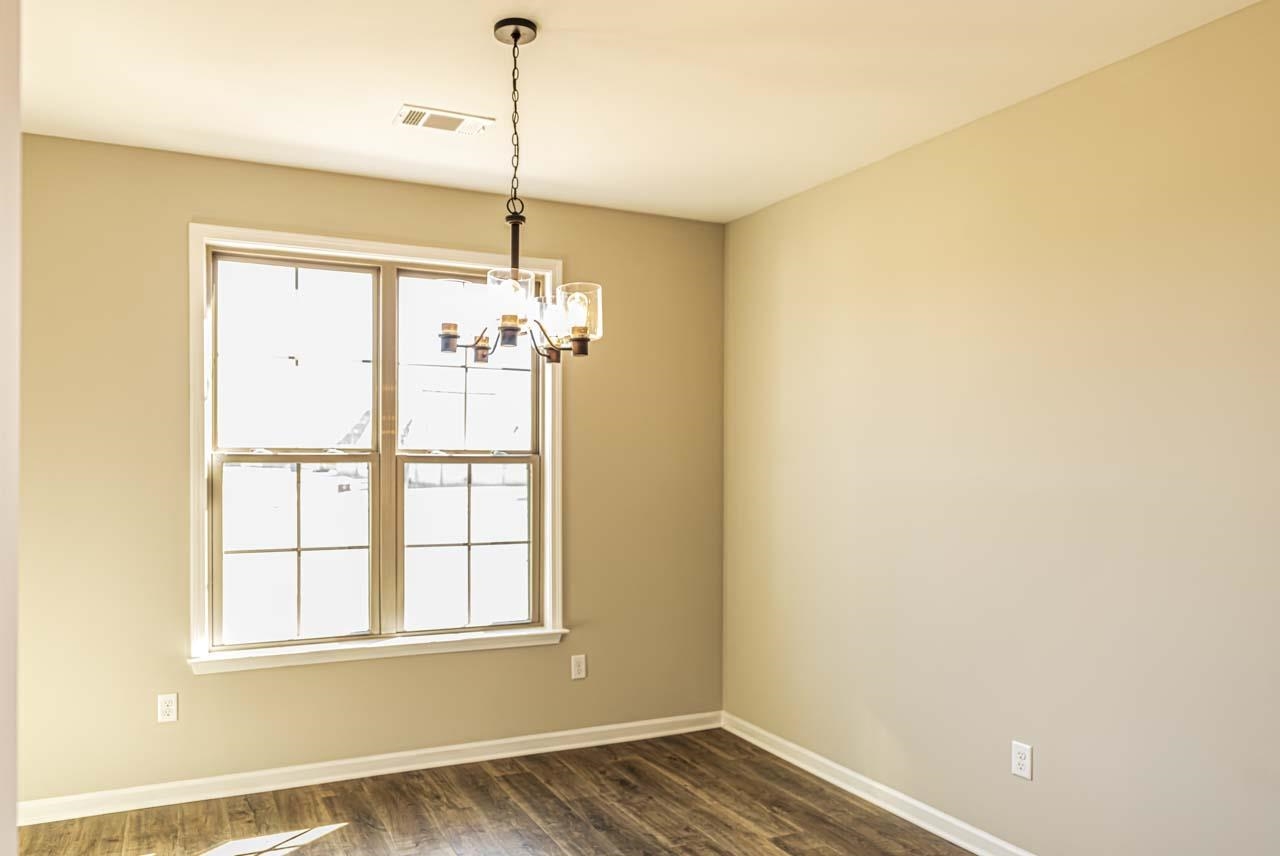 210 OAKLAND RIDGE CV