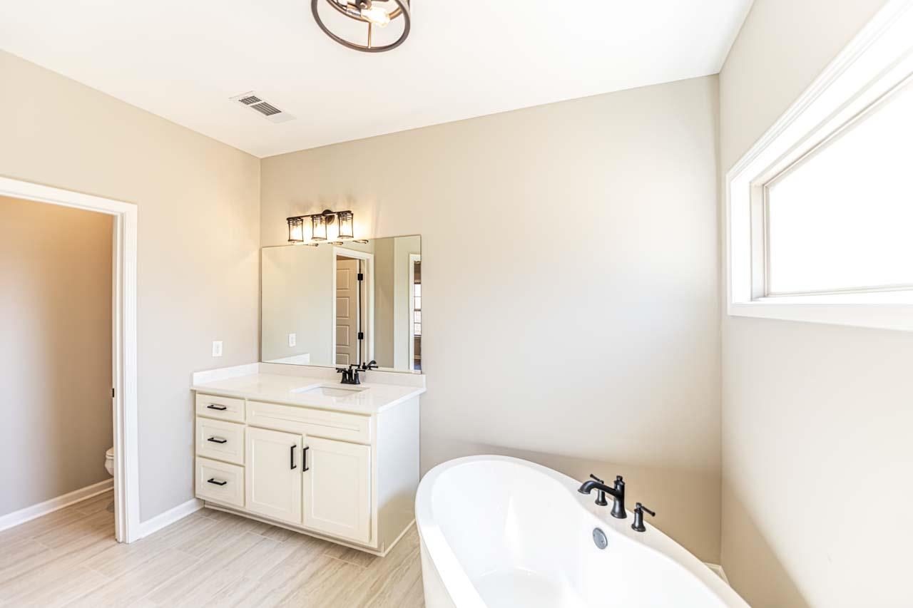 210 OAKLAND RIDGE CV