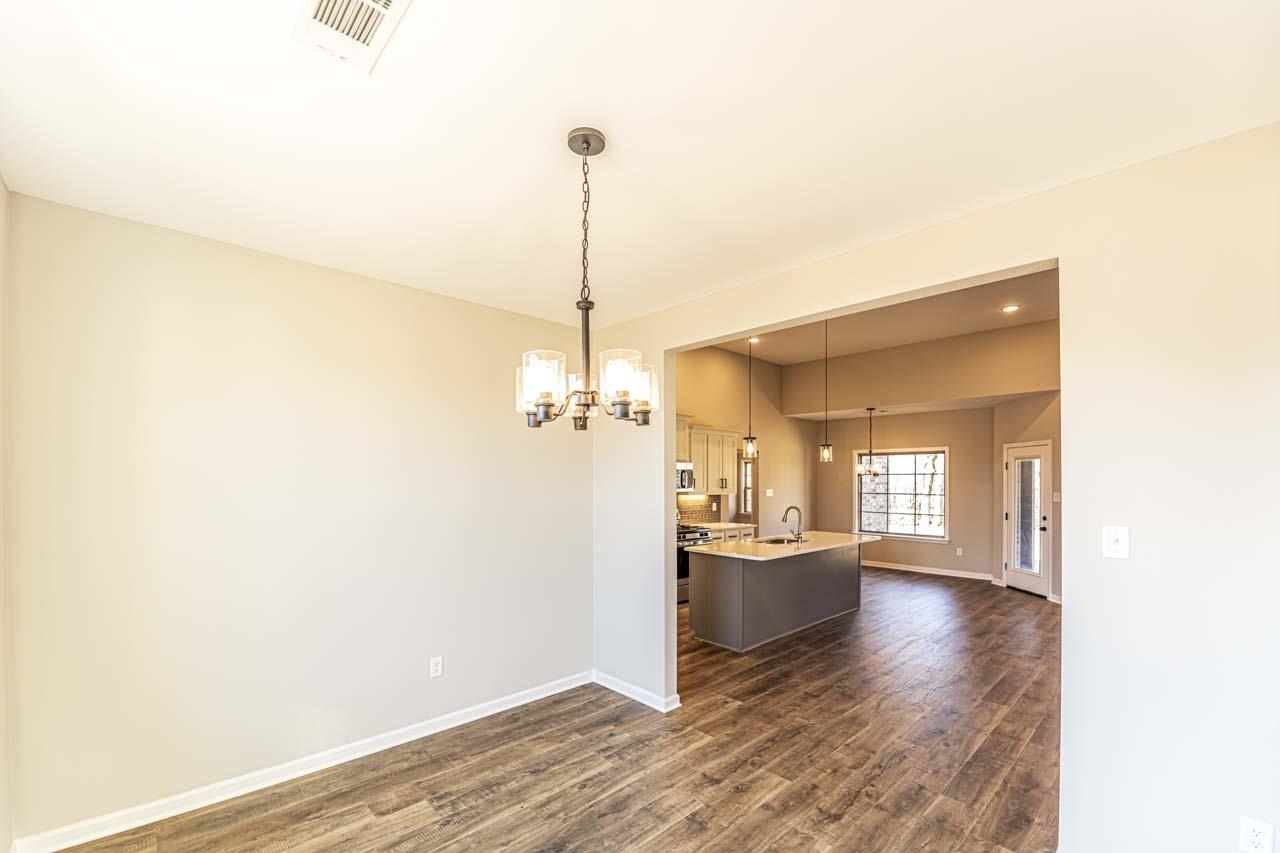 210 OAKLAND RIDGE CV