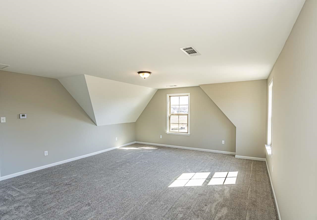 210 OAKLAND RIDGE CV