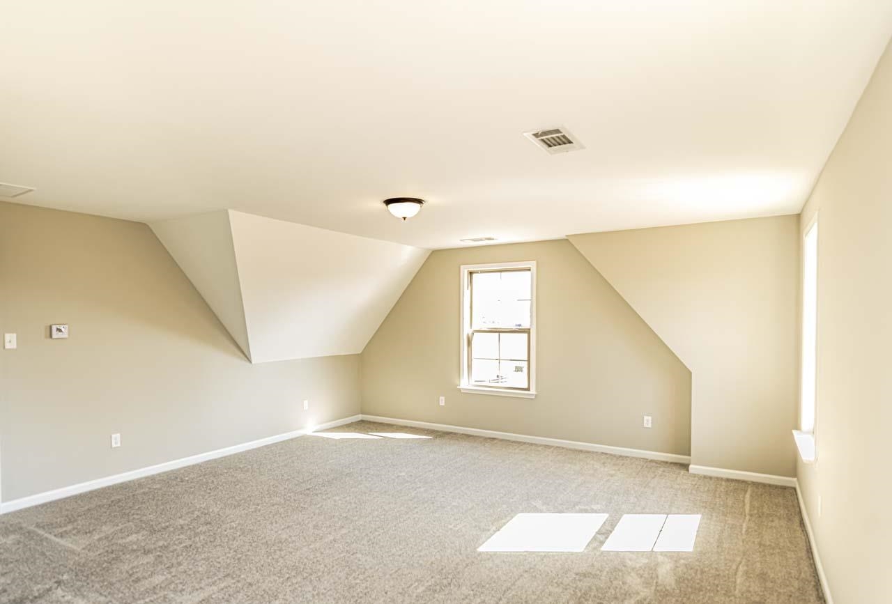 210 OAKLAND RIDGE CV