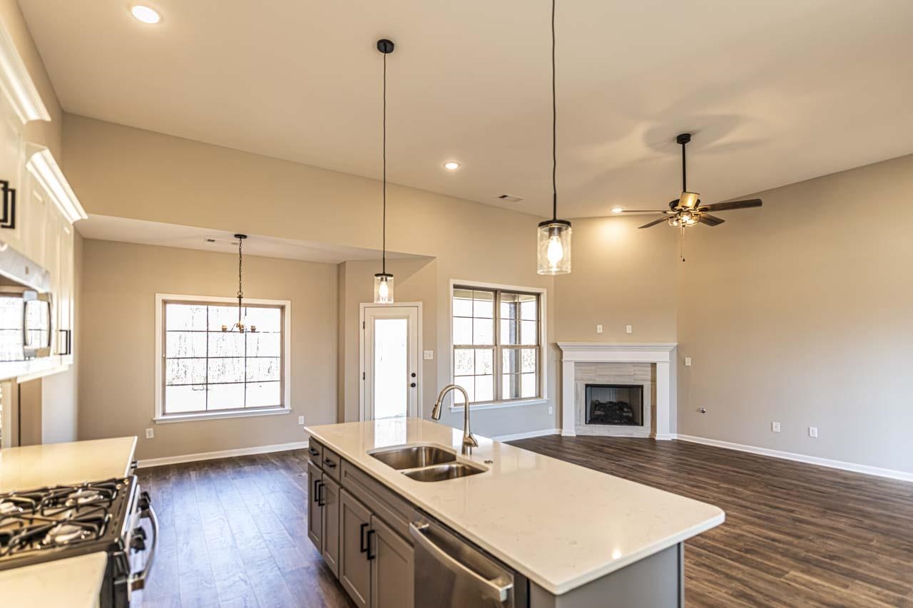 210 OAKLAND RIDGE CV