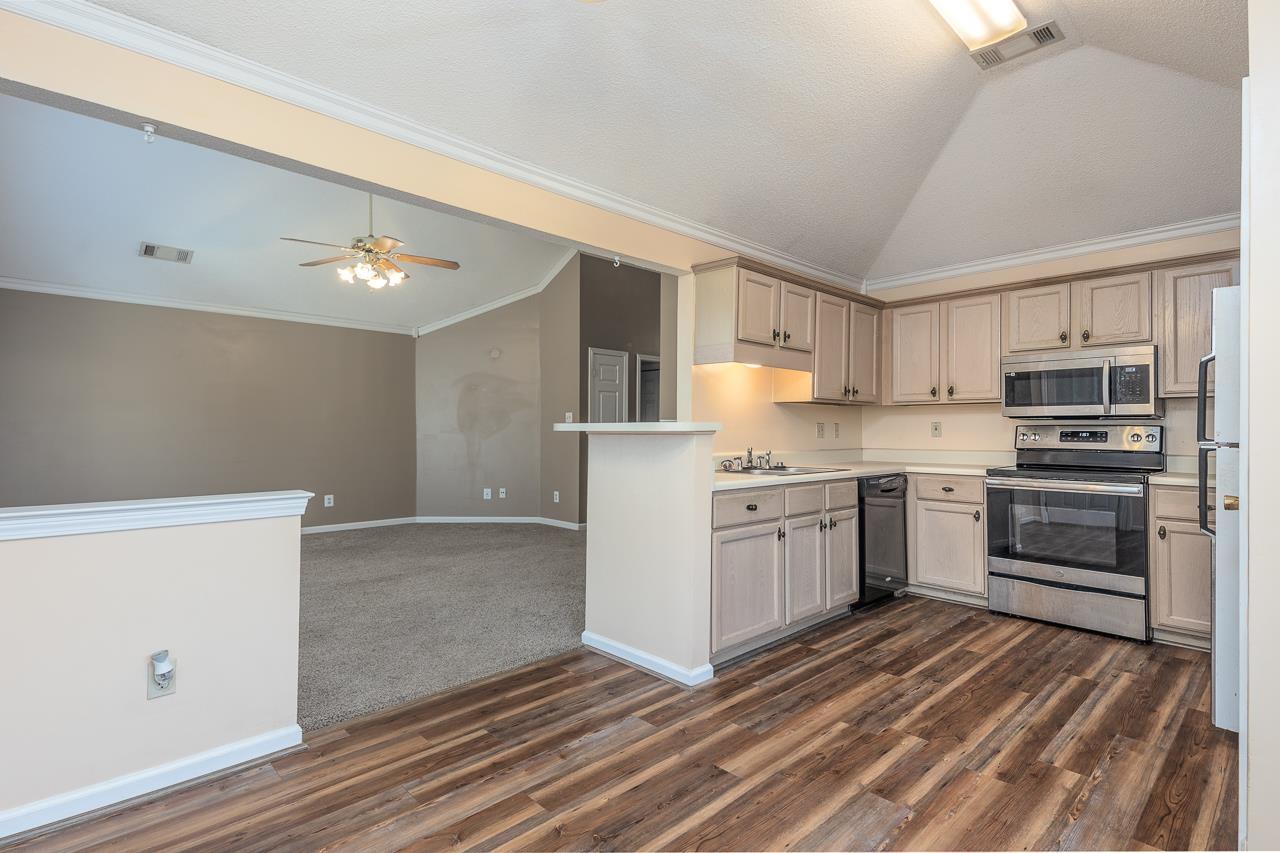 3096 WOODLAND PINE DR