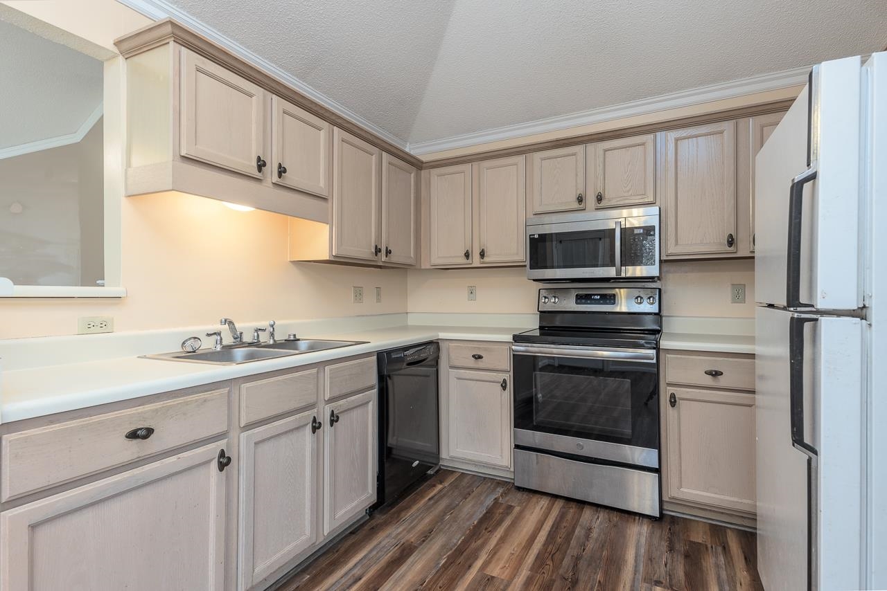 3096 WOODLAND PINE DR