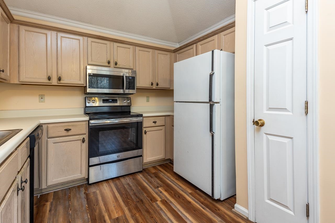 3096 WOODLAND PINE DR