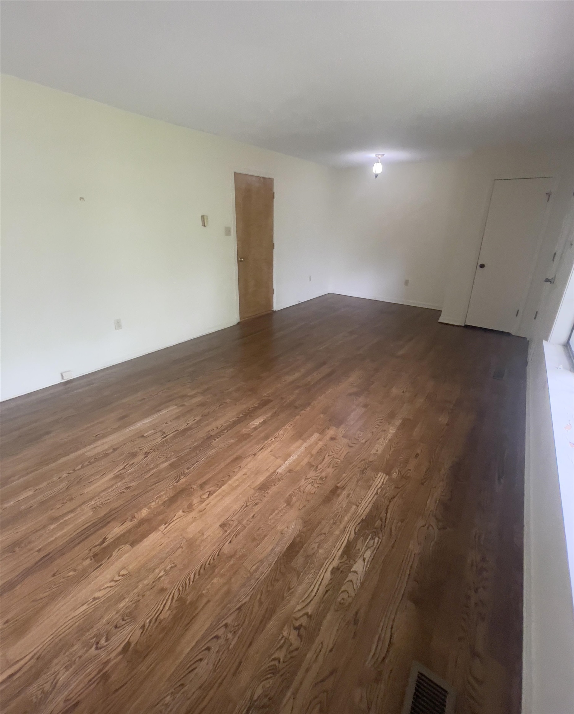 806 LYNN ST