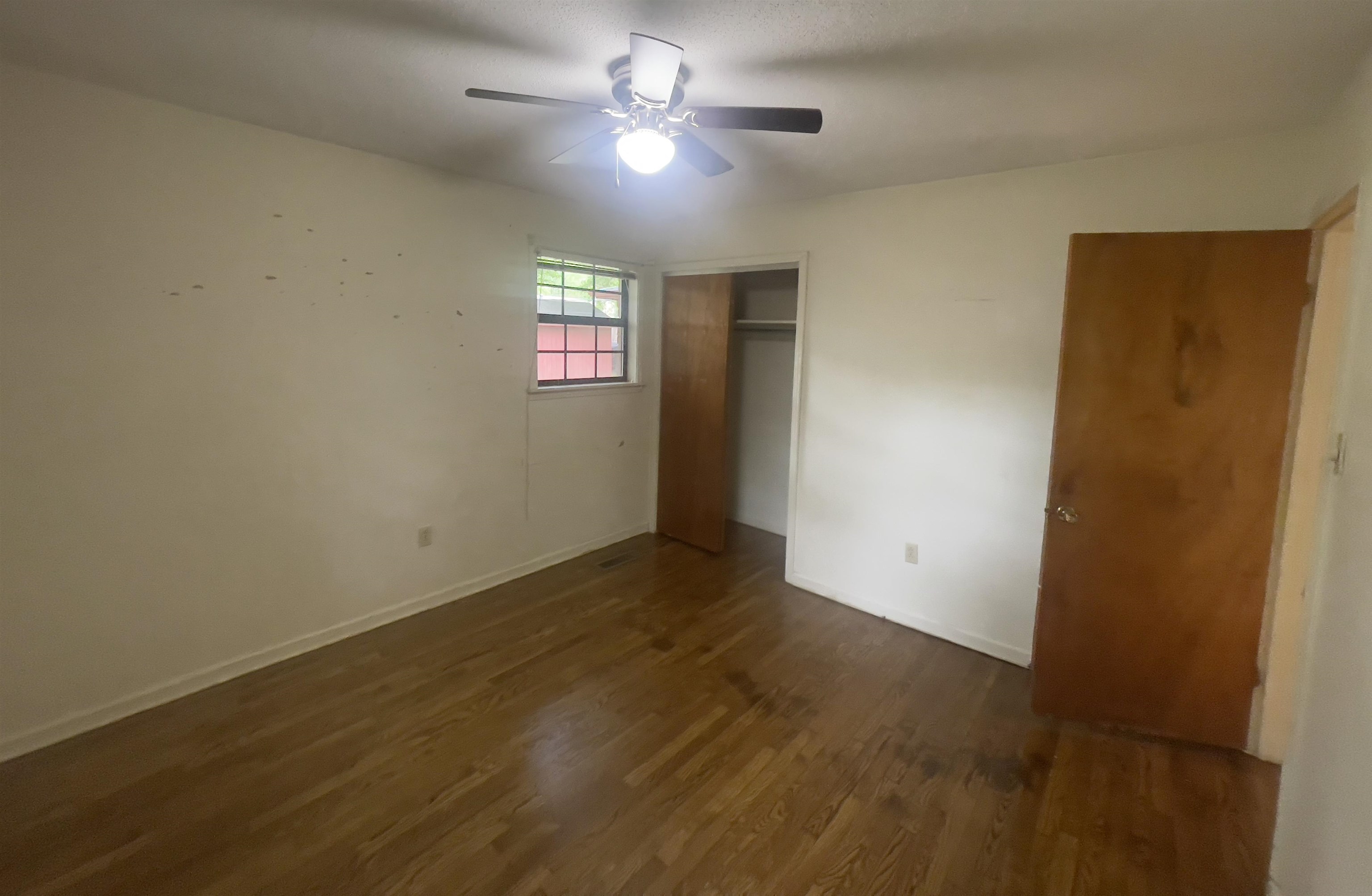 806 LYNN ST