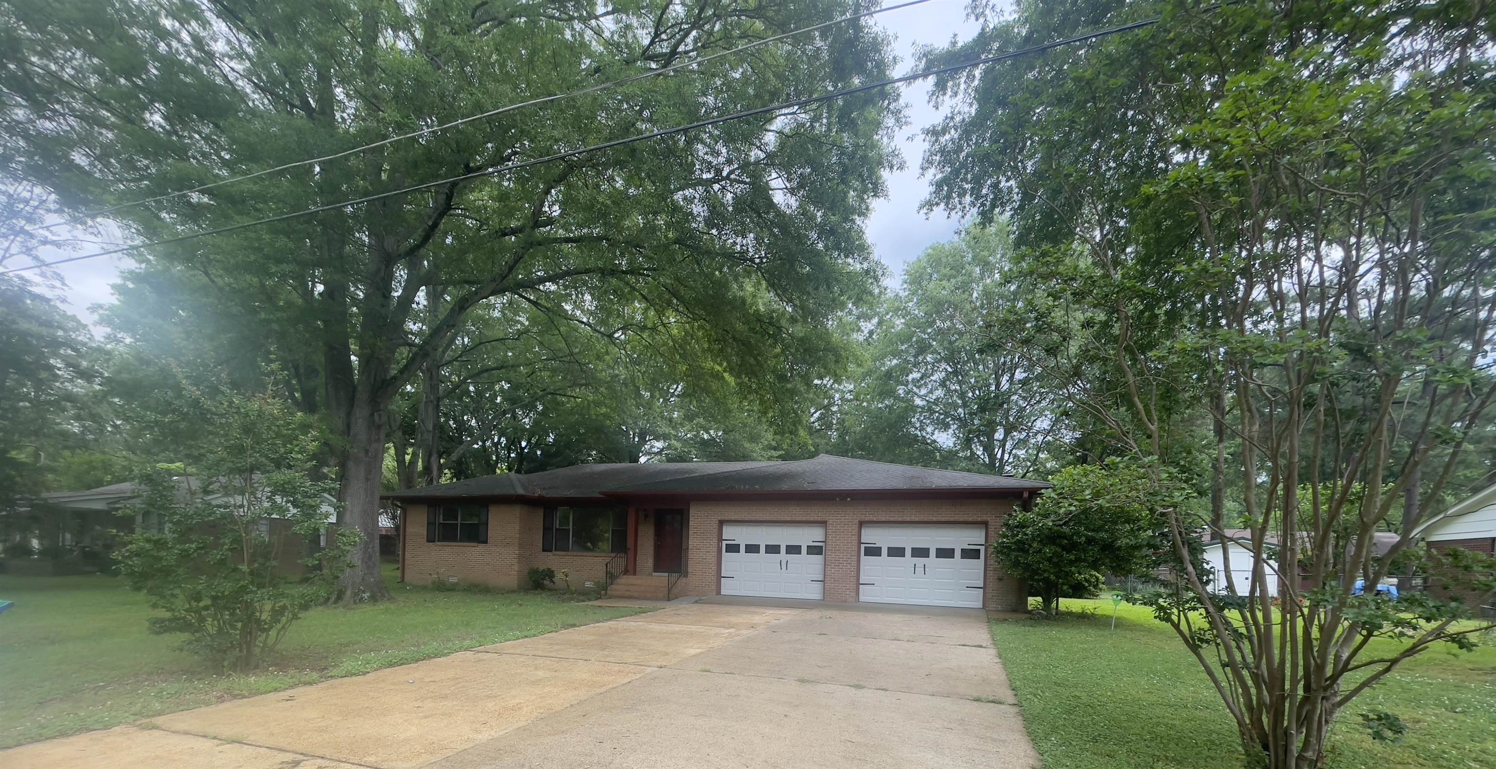 806 LYNN ST