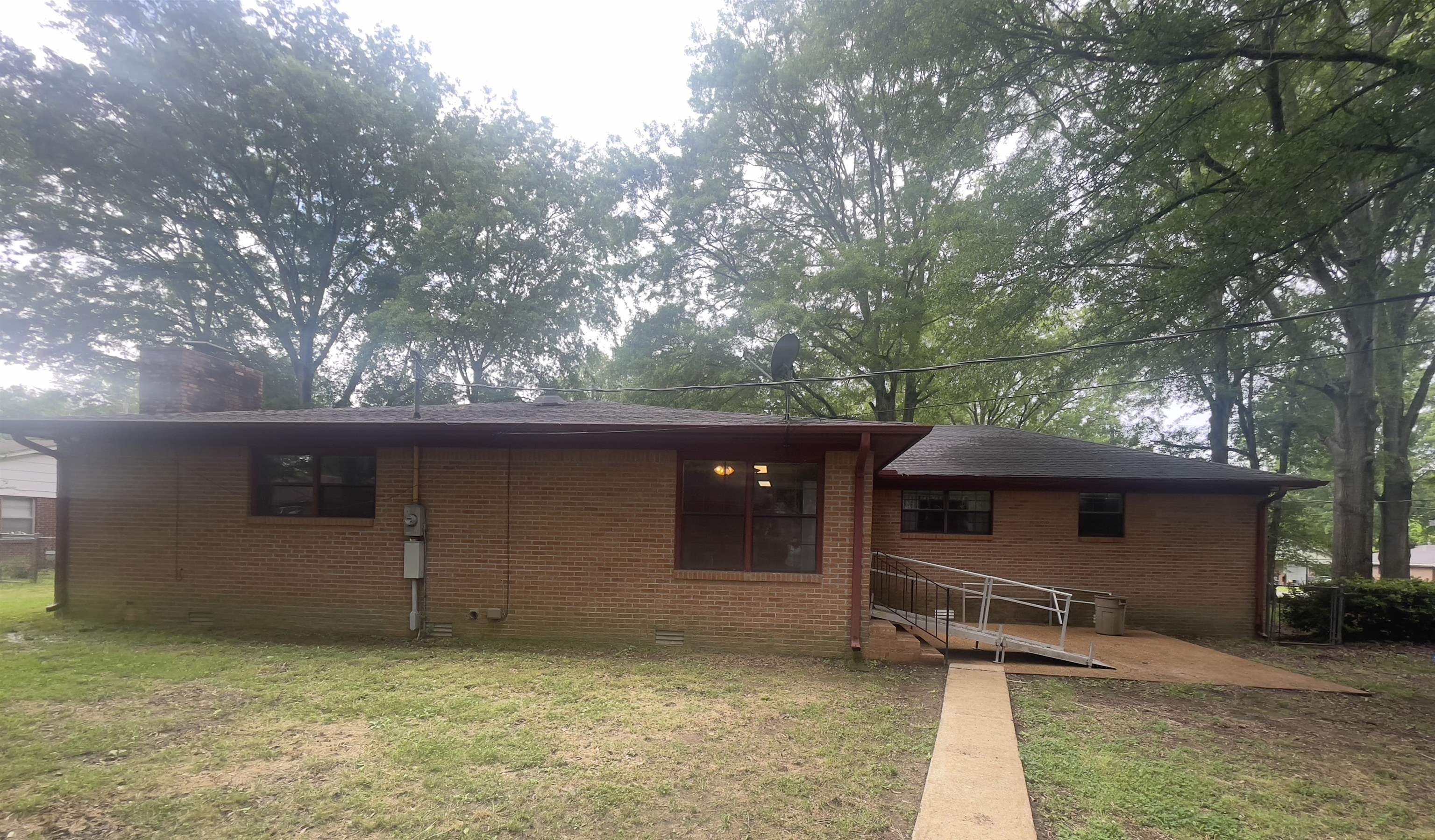 806 LYNN ST