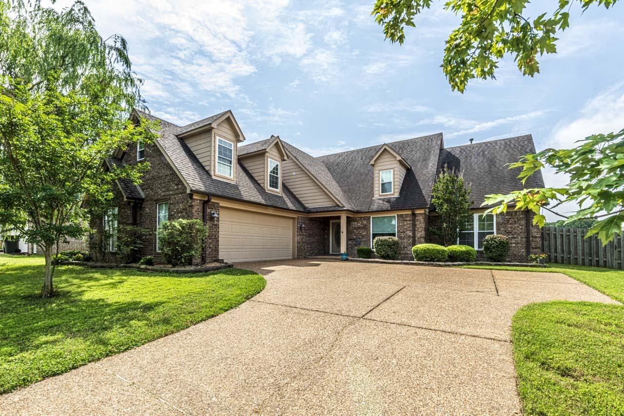 65 CAITLYN GENEVA CV