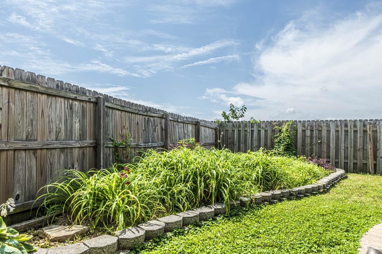 65 CAITLYN GENEVA CV