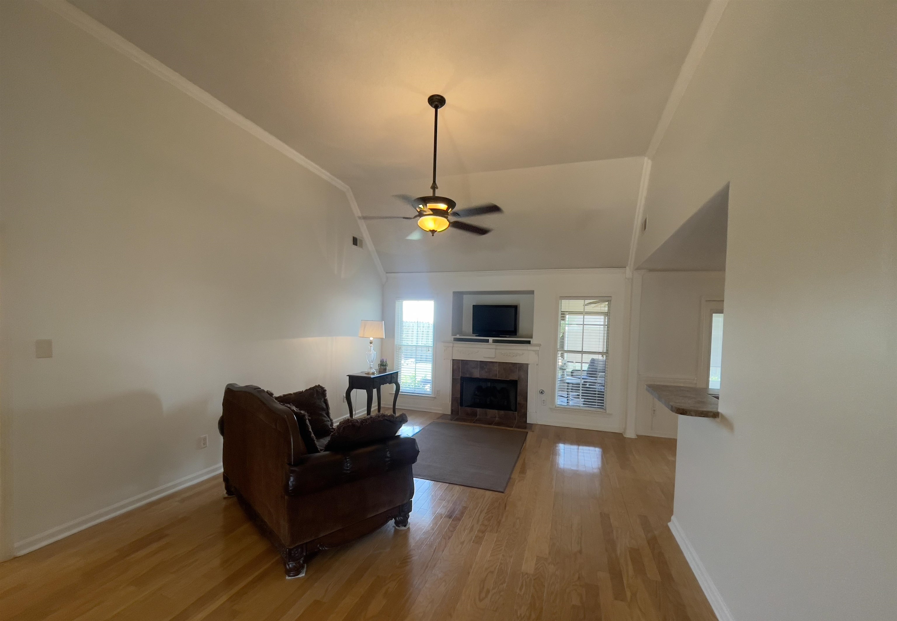 65 CAITLYN GENEVA CV