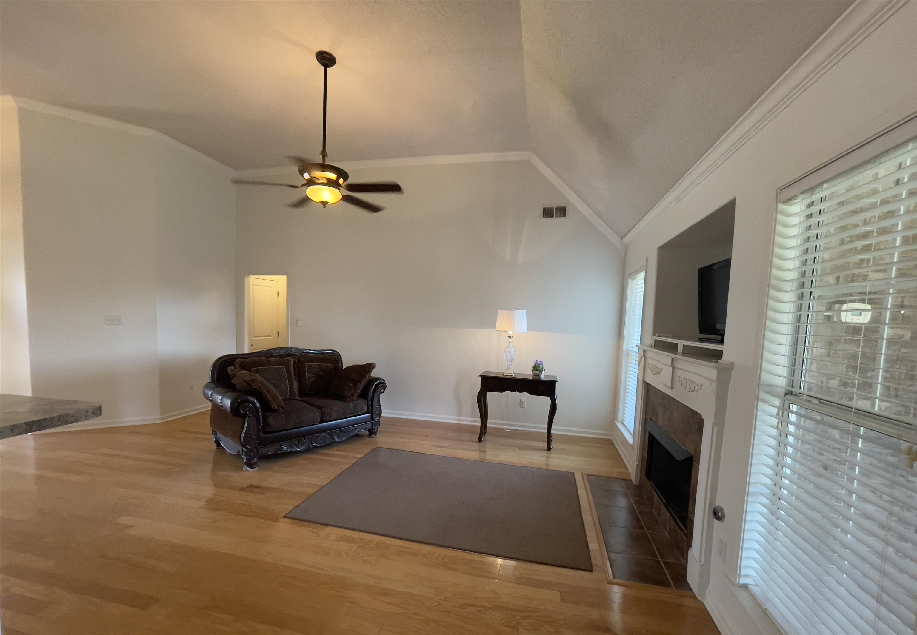 65 CAITLYN GENEVA CV