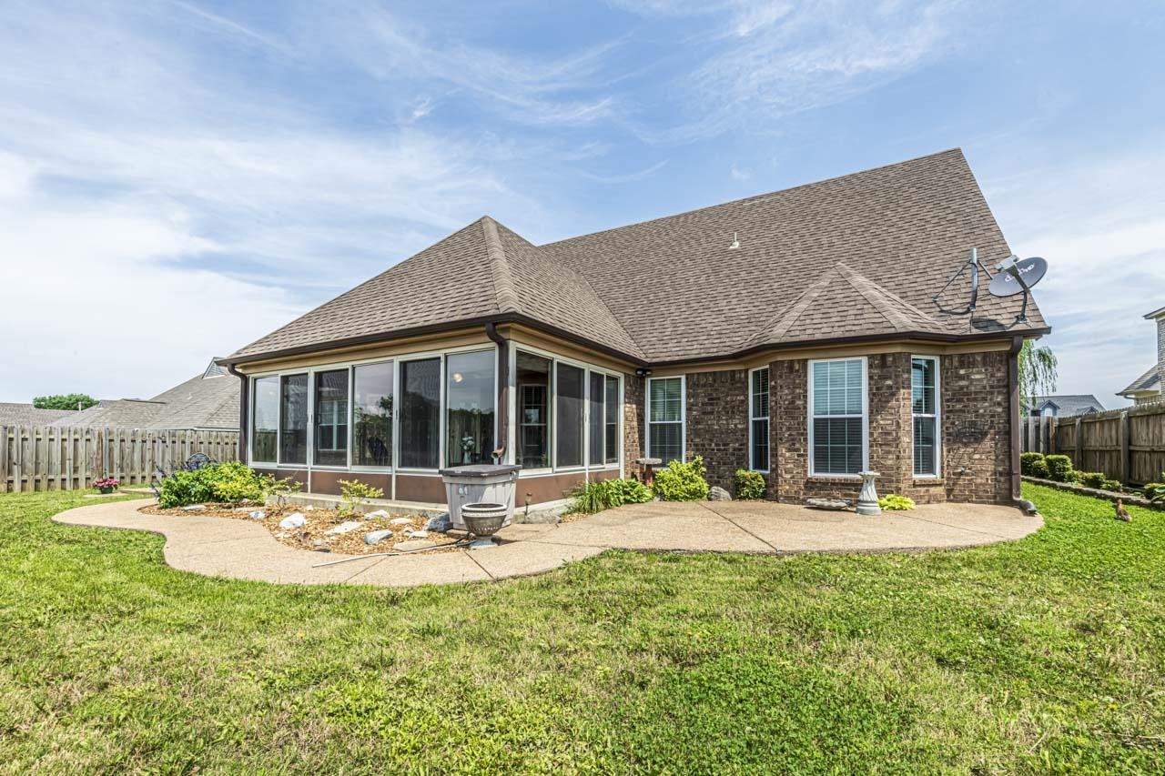 65 CAITLYN GENEVA CV