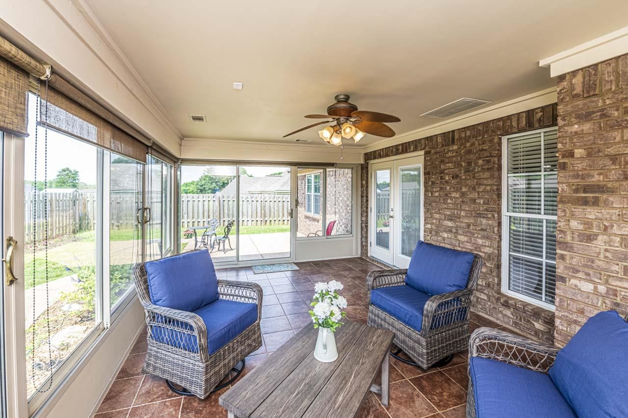 65 CAITLYN GENEVA CV