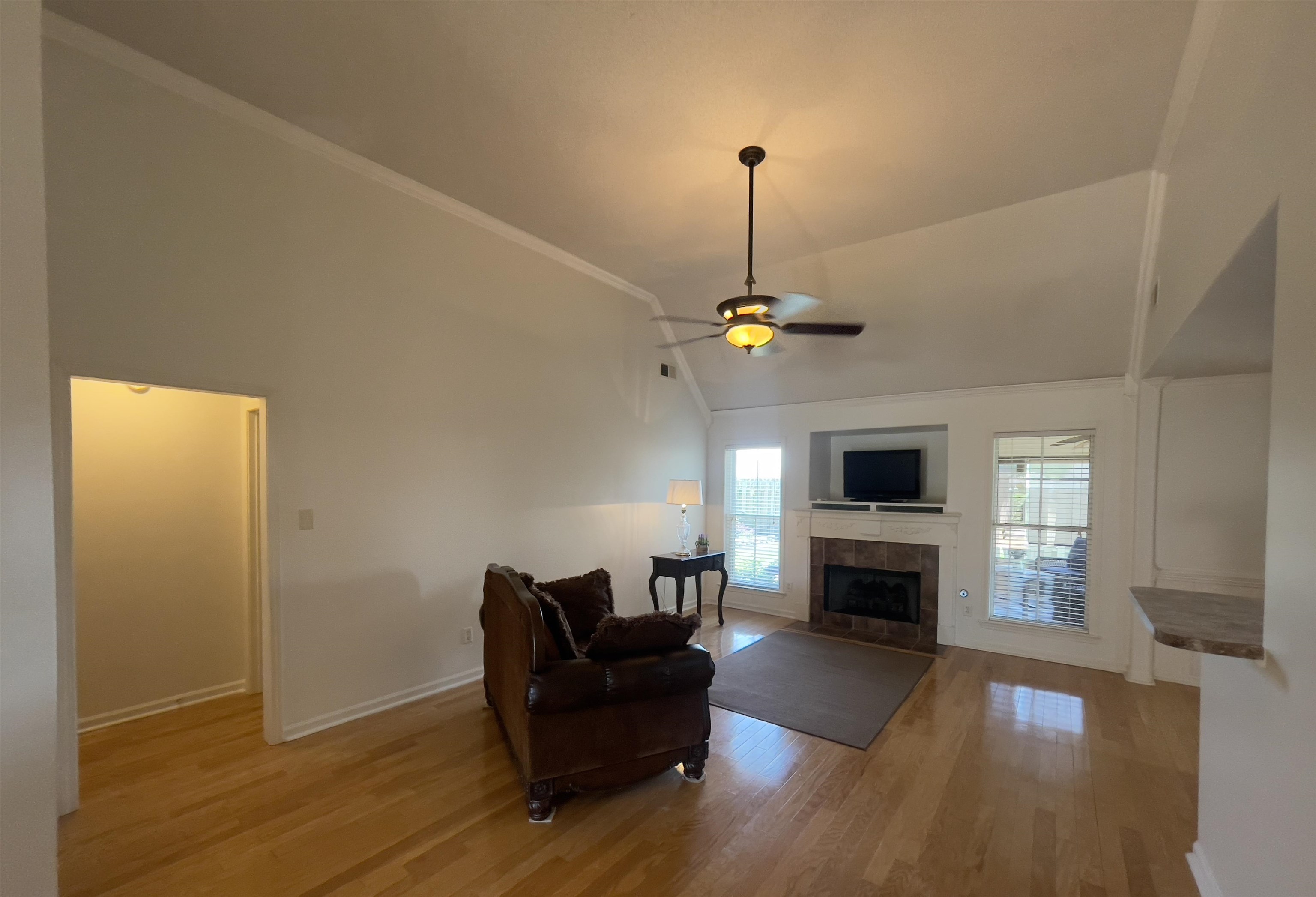 65 CAITLYN GENEVA CV