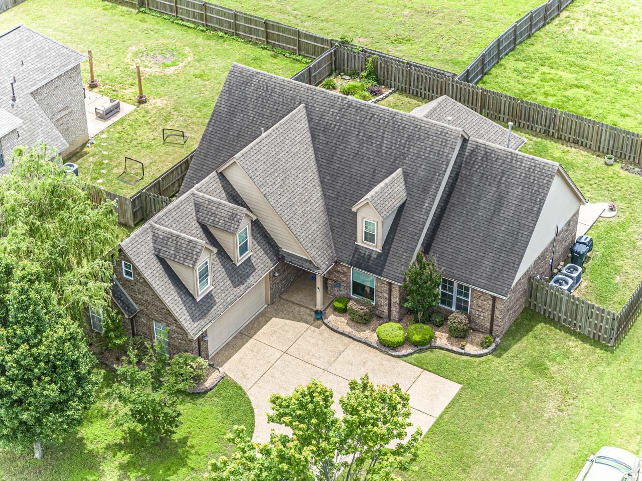 65 CAITLYN GENEVA CV