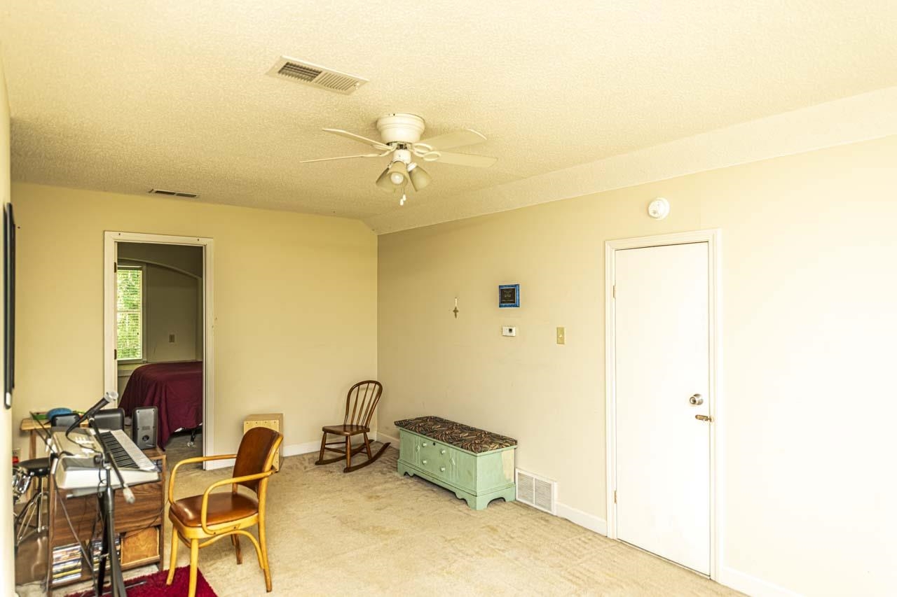 1045 FEATHERS CHAPEL RD