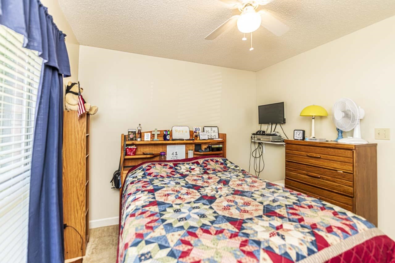 1045 FEATHERS CHAPEL RD