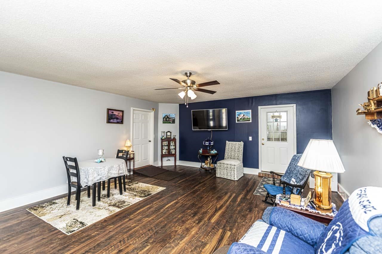 1045 FEATHERS CHAPEL RD