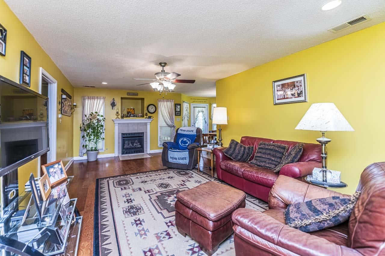 1045 FEATHERS CHAPEL RD