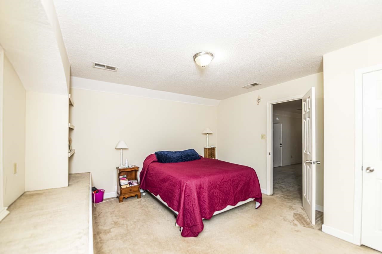 1045 FEATHERS CHAPEL RD