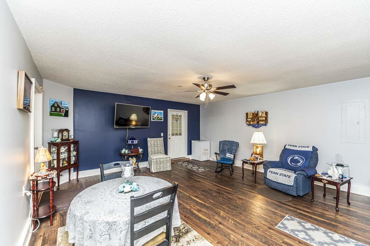 1045 FEATHERS CHAPEL RD