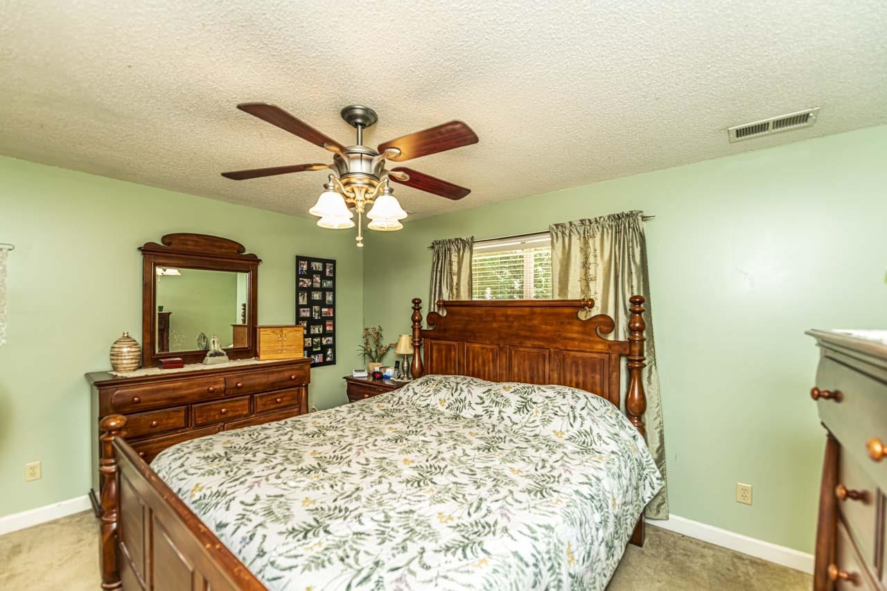 1045 FEATHERS CHAPEL RD