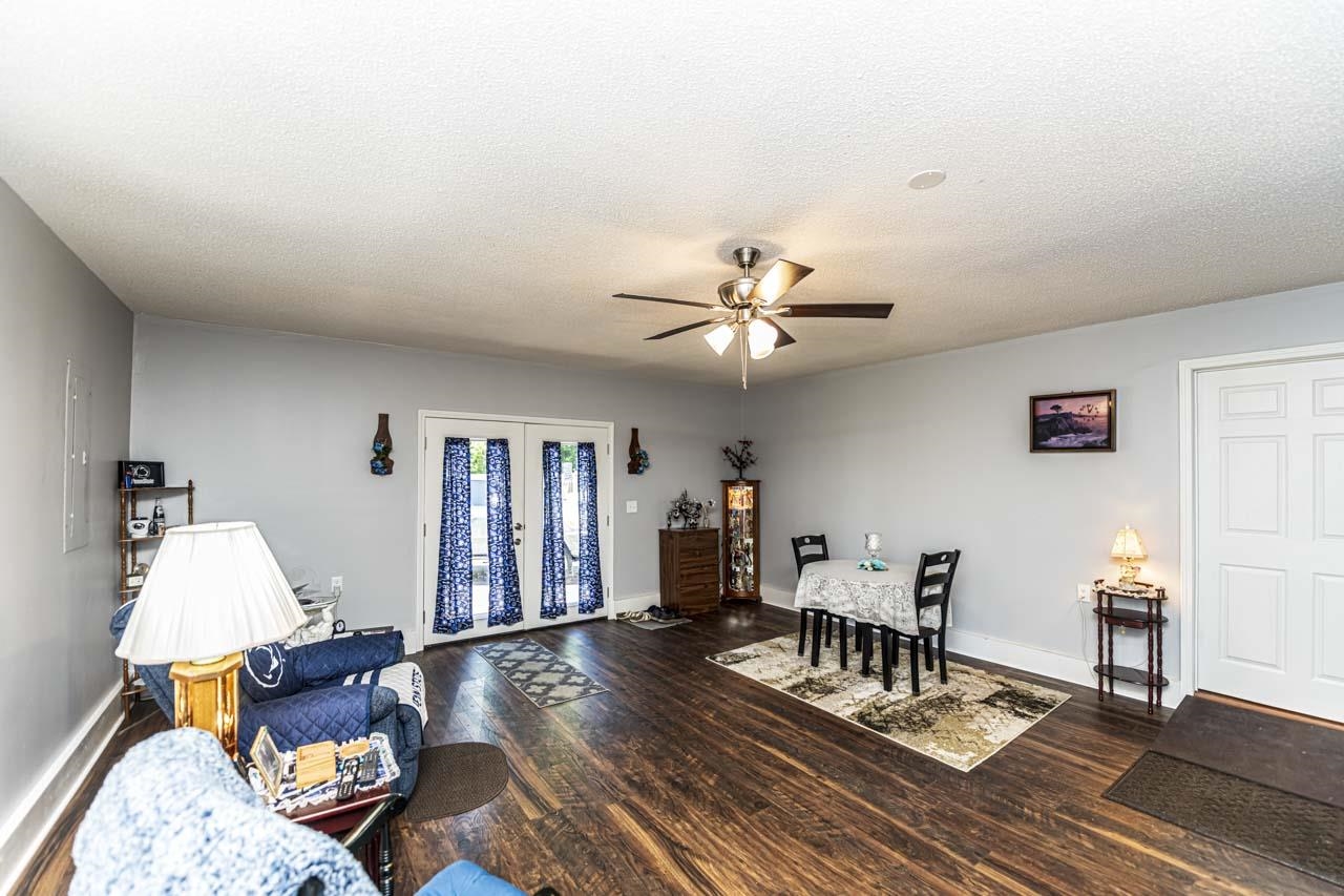 1045 FEATHERS CHAPEL RD