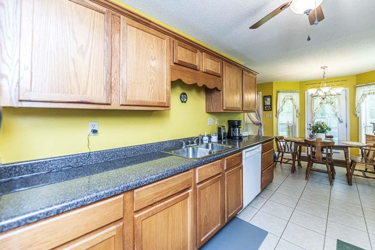 1045 FEATHERS CHAPEL RD