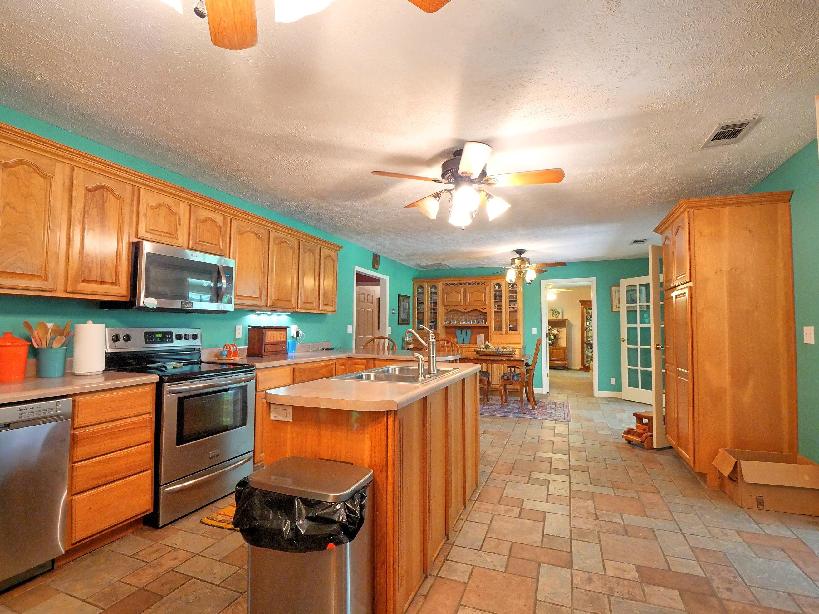 142 ROOKS DR