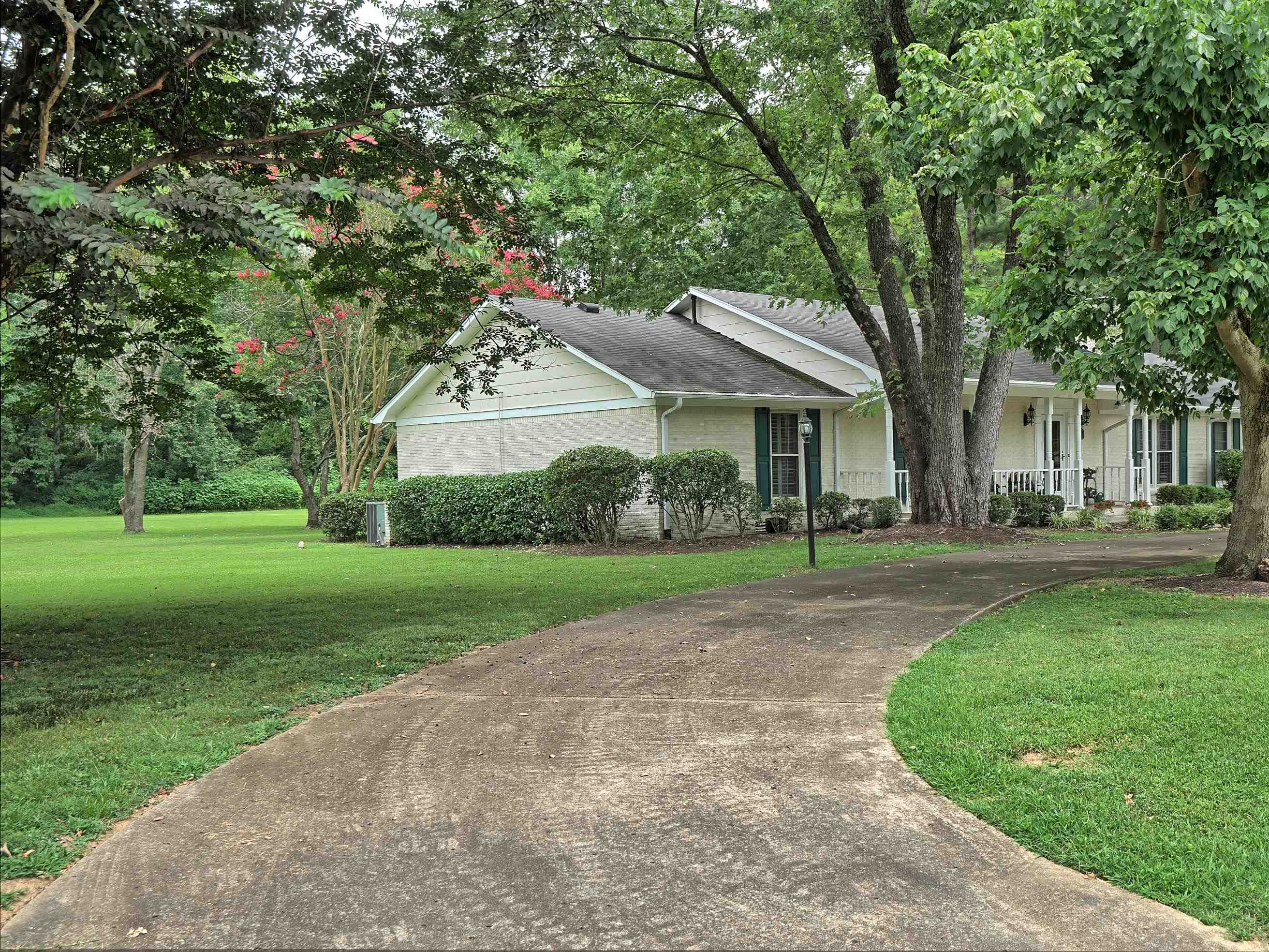 142 ROOKS DR