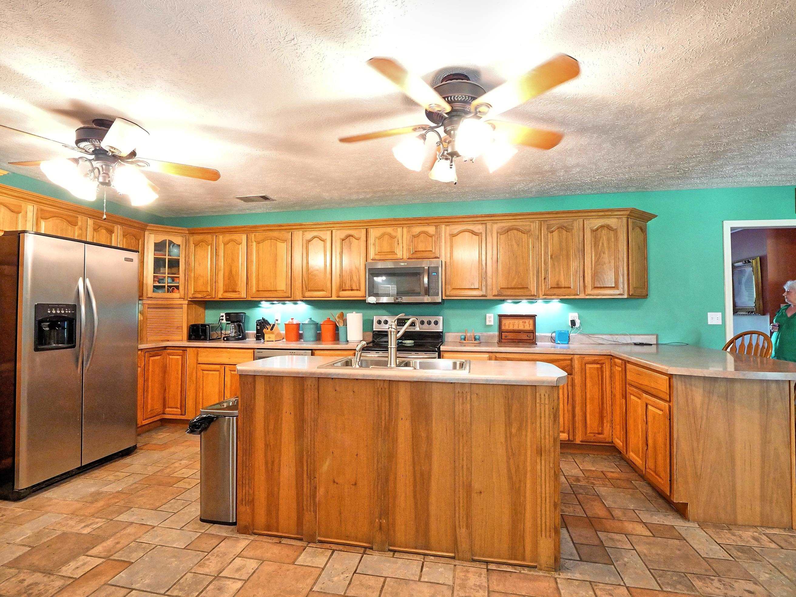 142 ROOKS DR