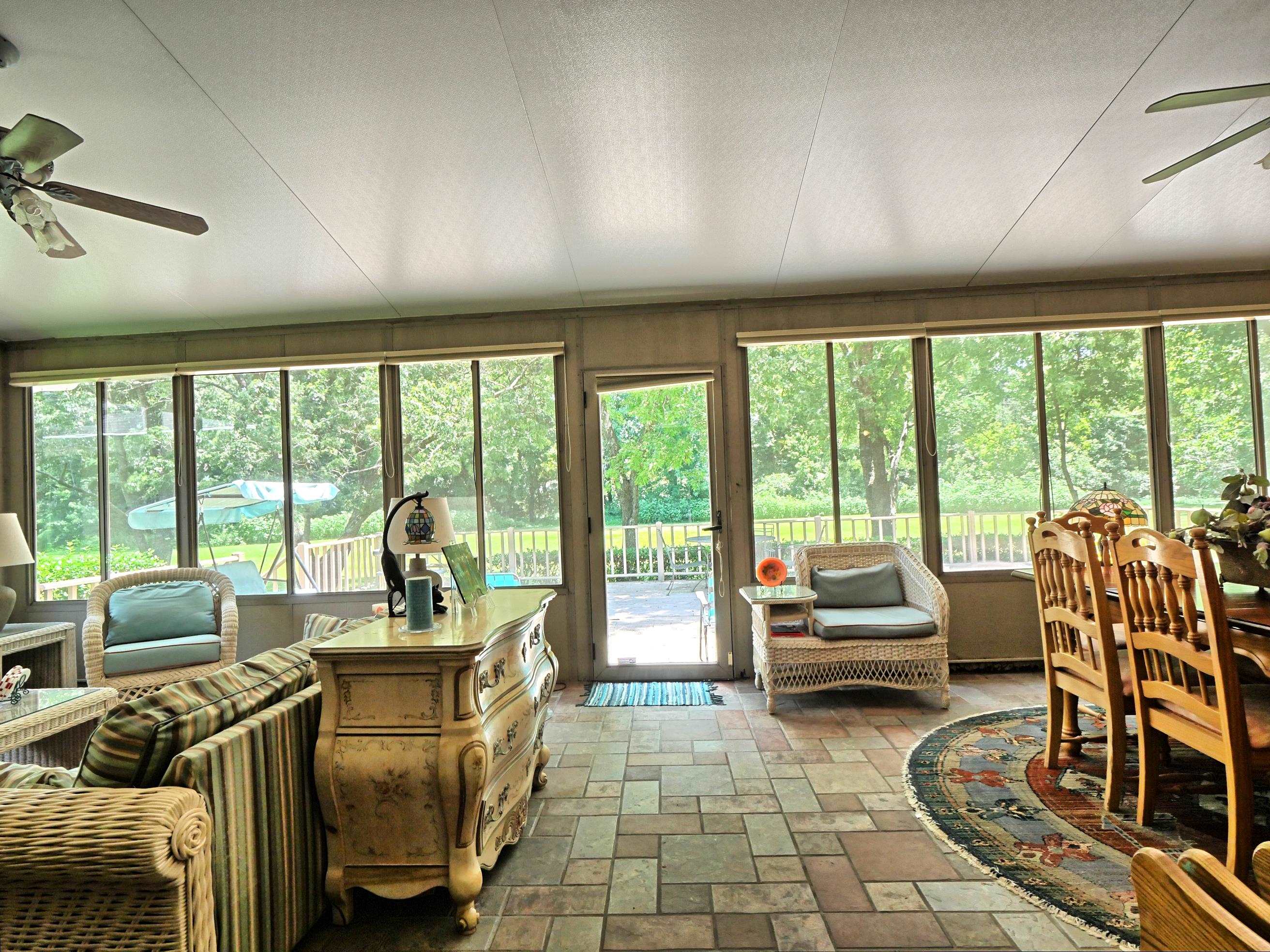 142 ROOKS DR