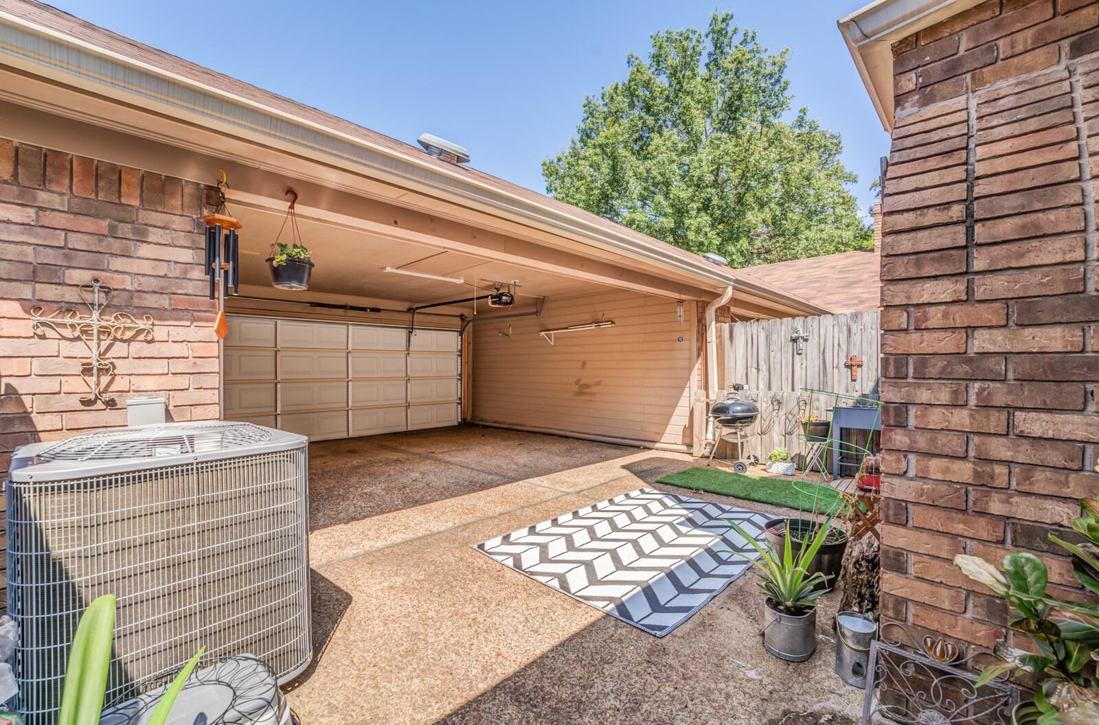 3302 NEIL DR