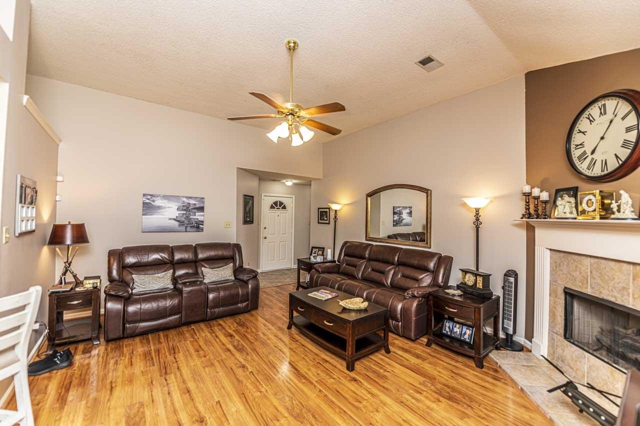 130 GARDEN VIEW DR