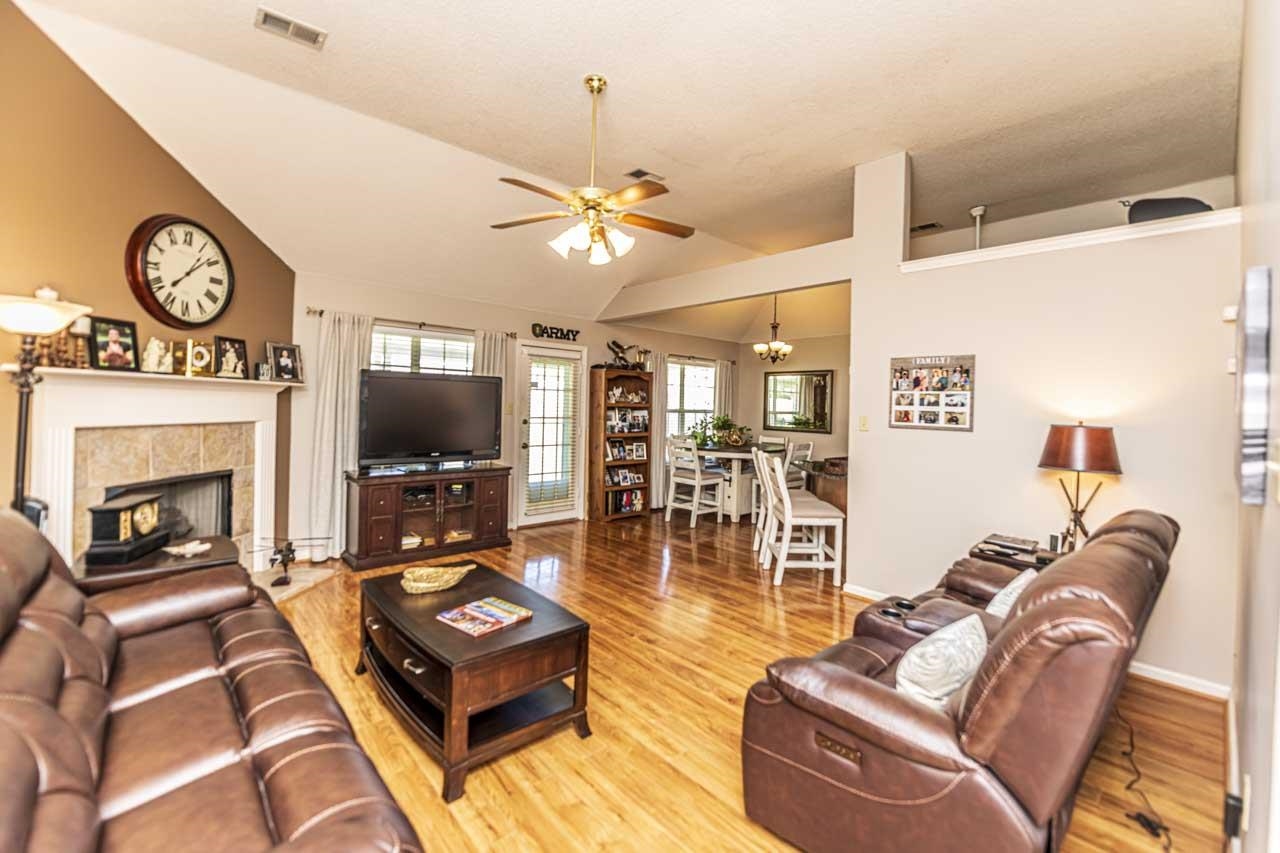 130 GARDEN VIEW DR