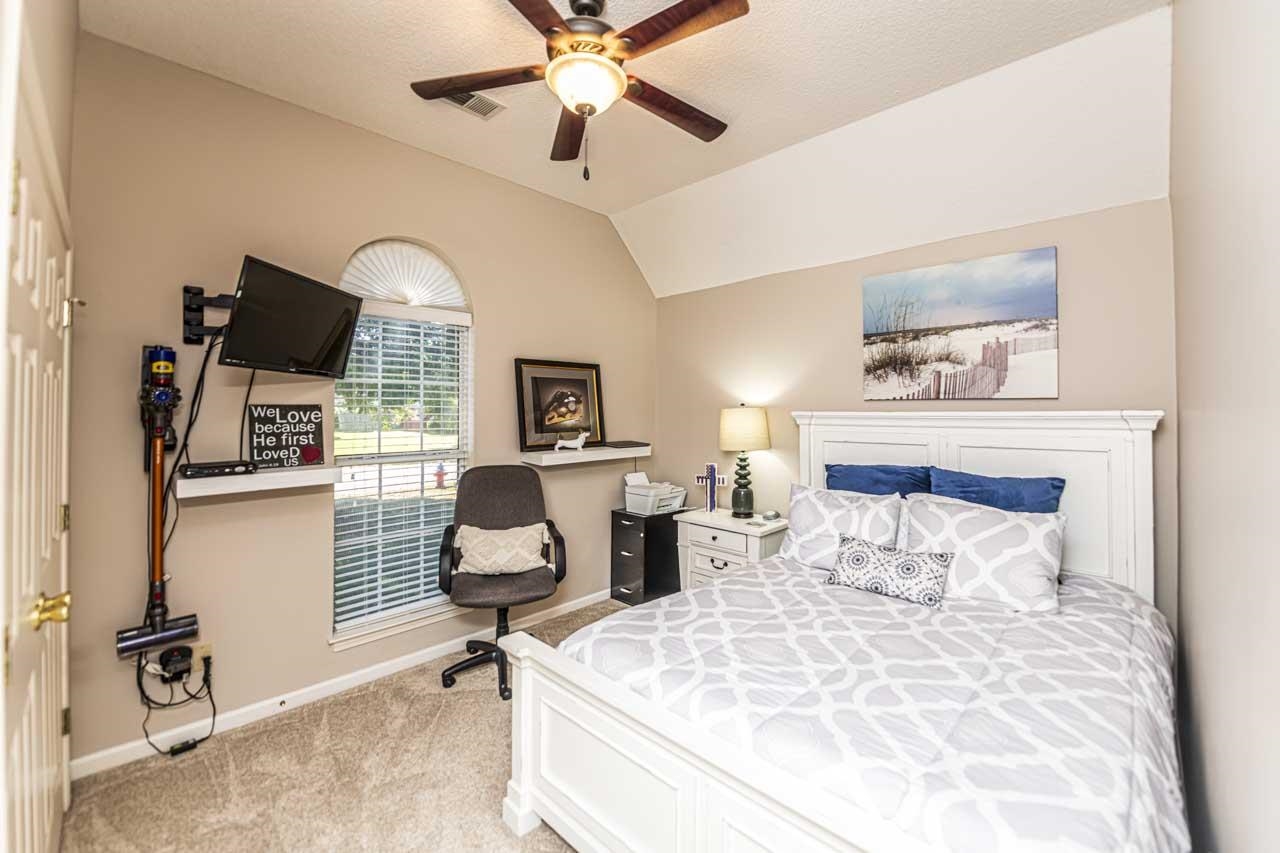 130 GARDEN VIEW DR
