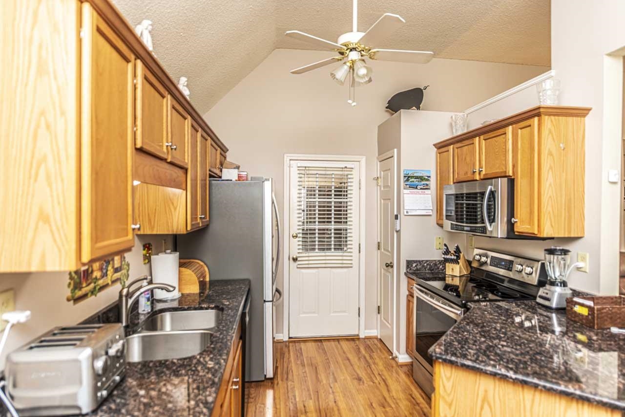 130 GARDEN VIEW DR