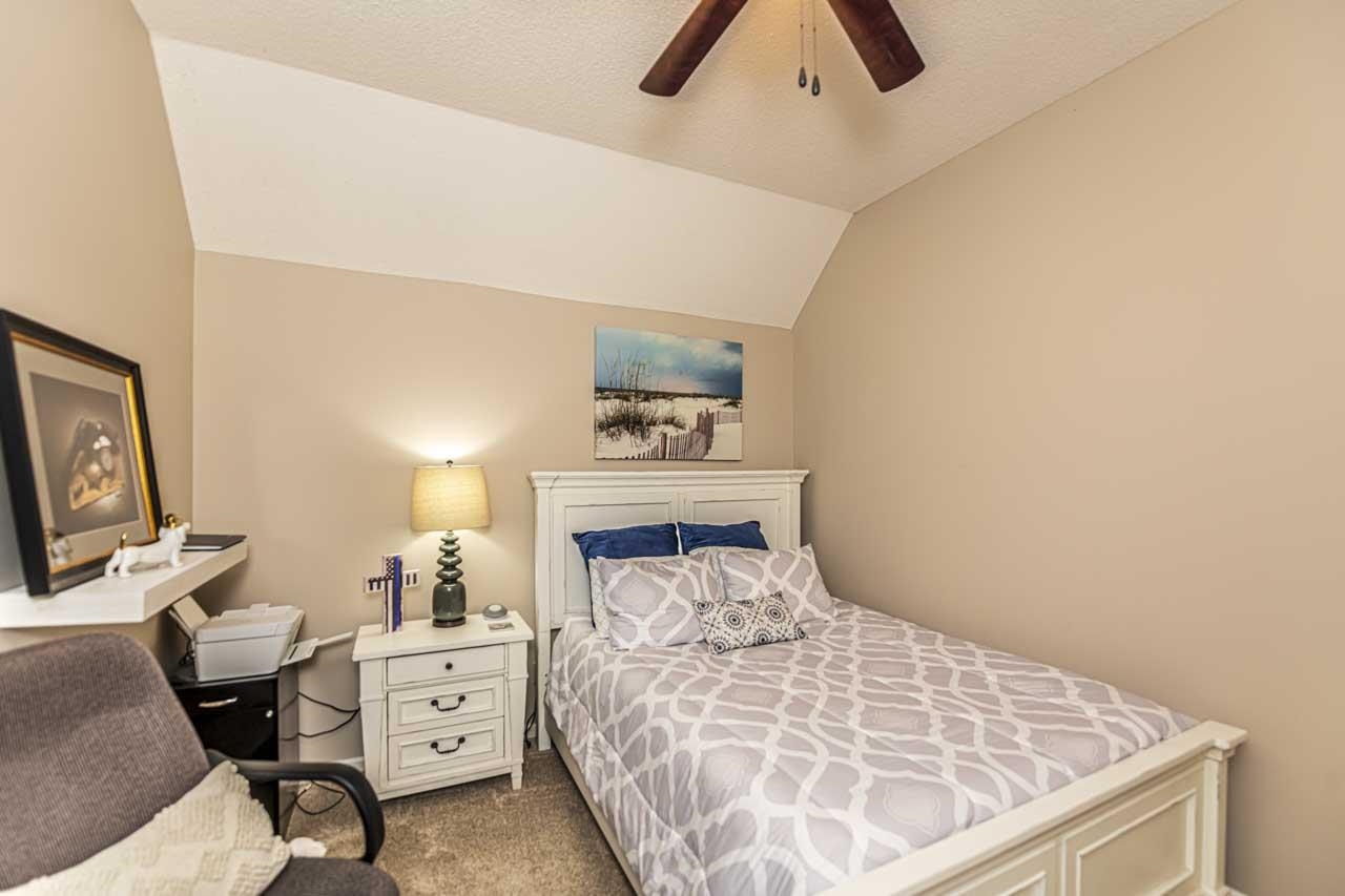 130 GARDEN VIEW DR