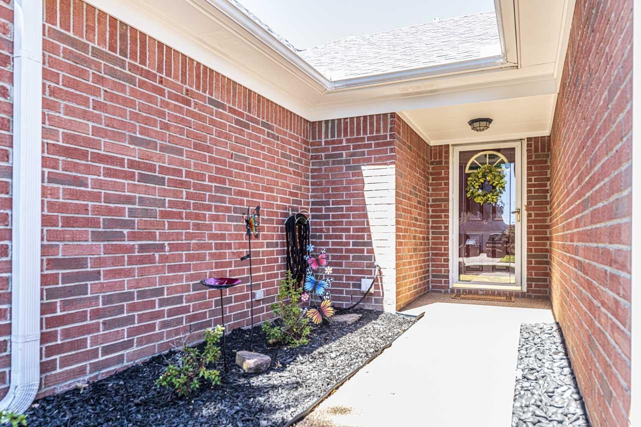 130 GARDEN VIEW DR