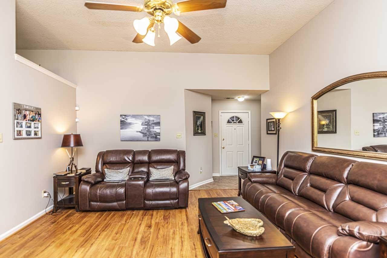 130 GARDEN VIEW DR