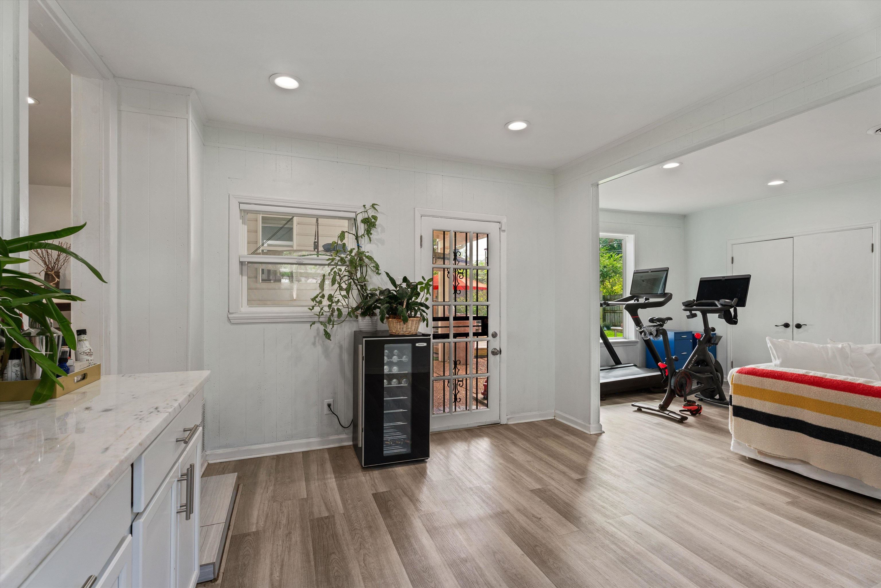 453 S WHITE STATION DR