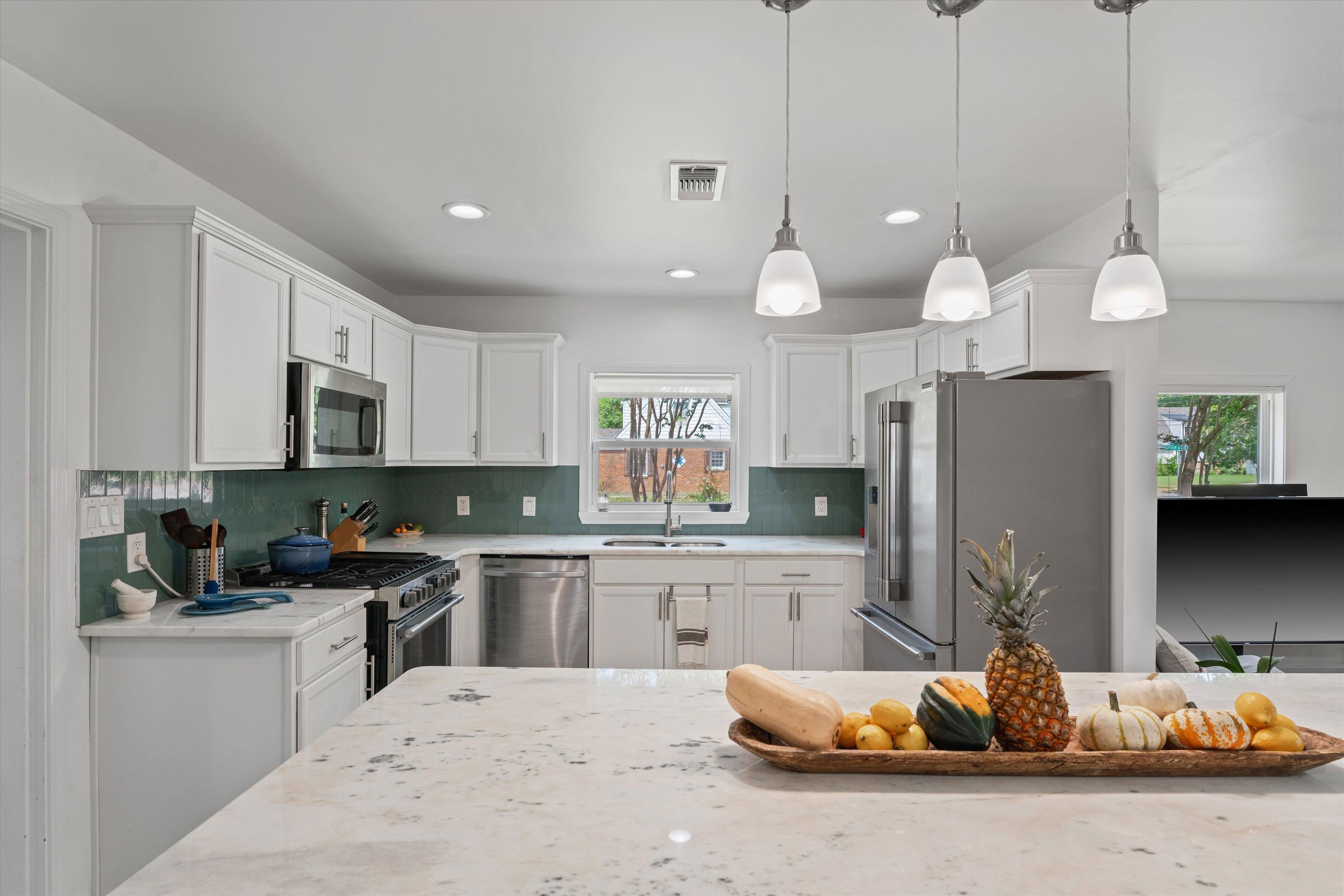 453 S WHITE STATION DR