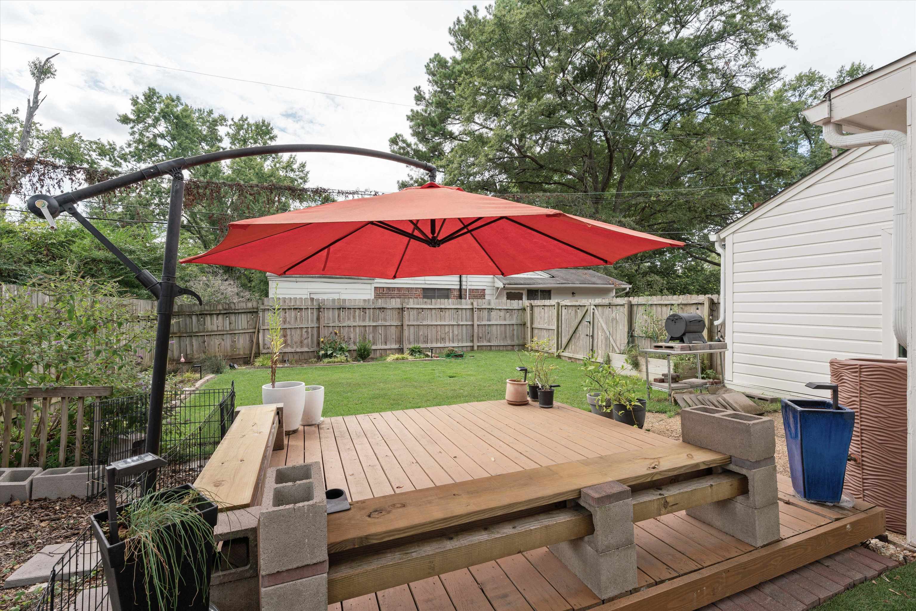 453 S WHITE STATION DR