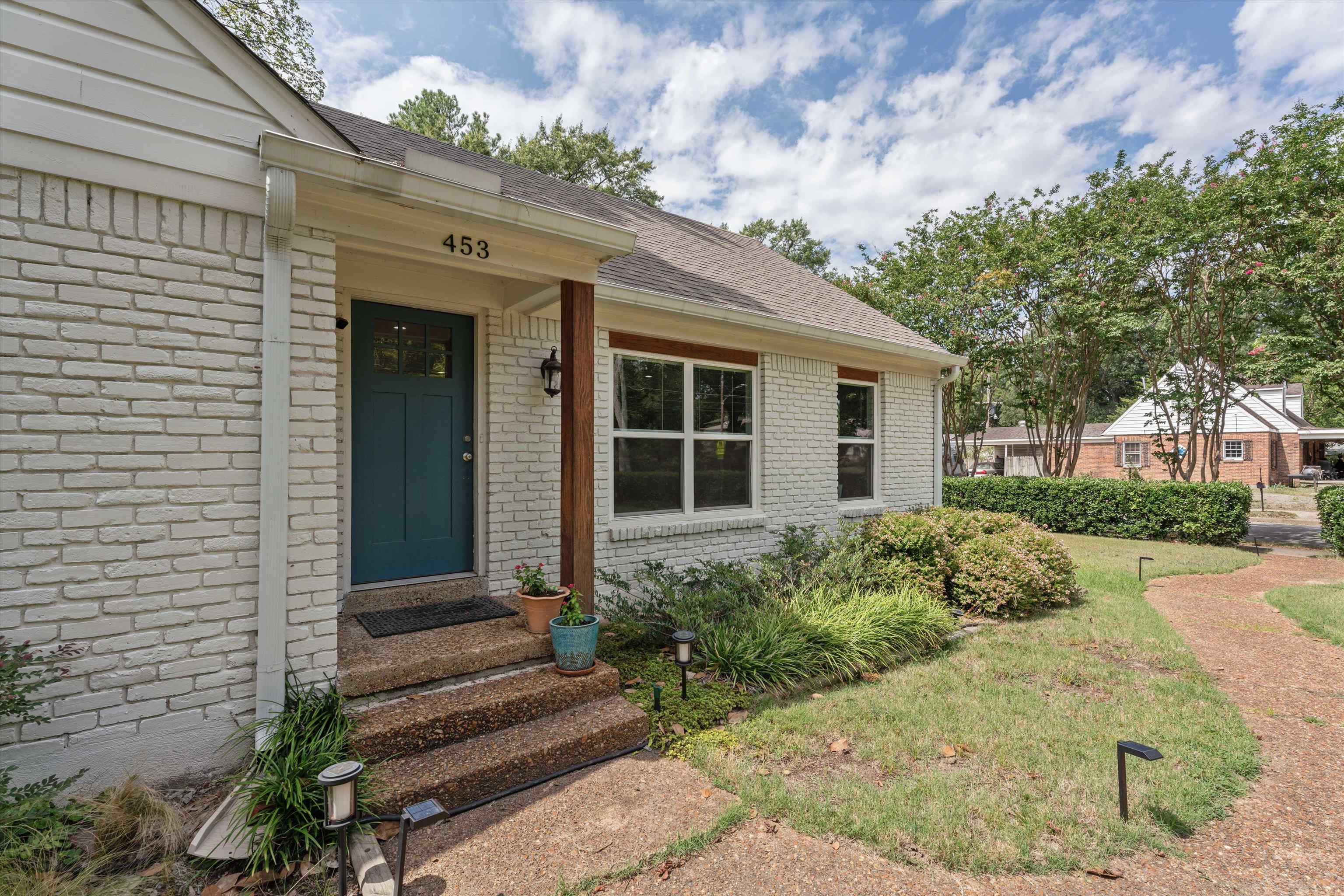 453 S WHITE STATION DR
