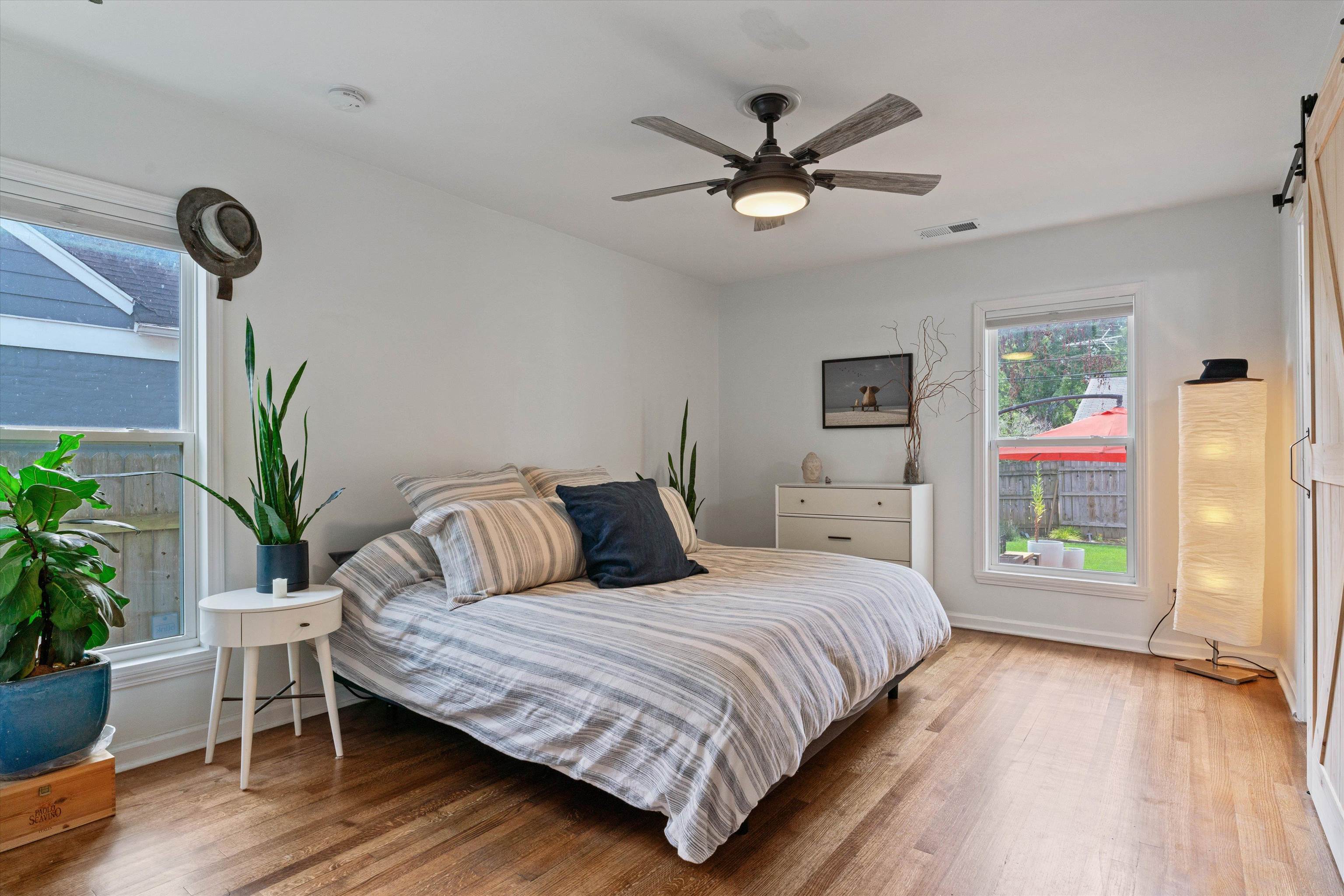 453 S WHITE STATION DR