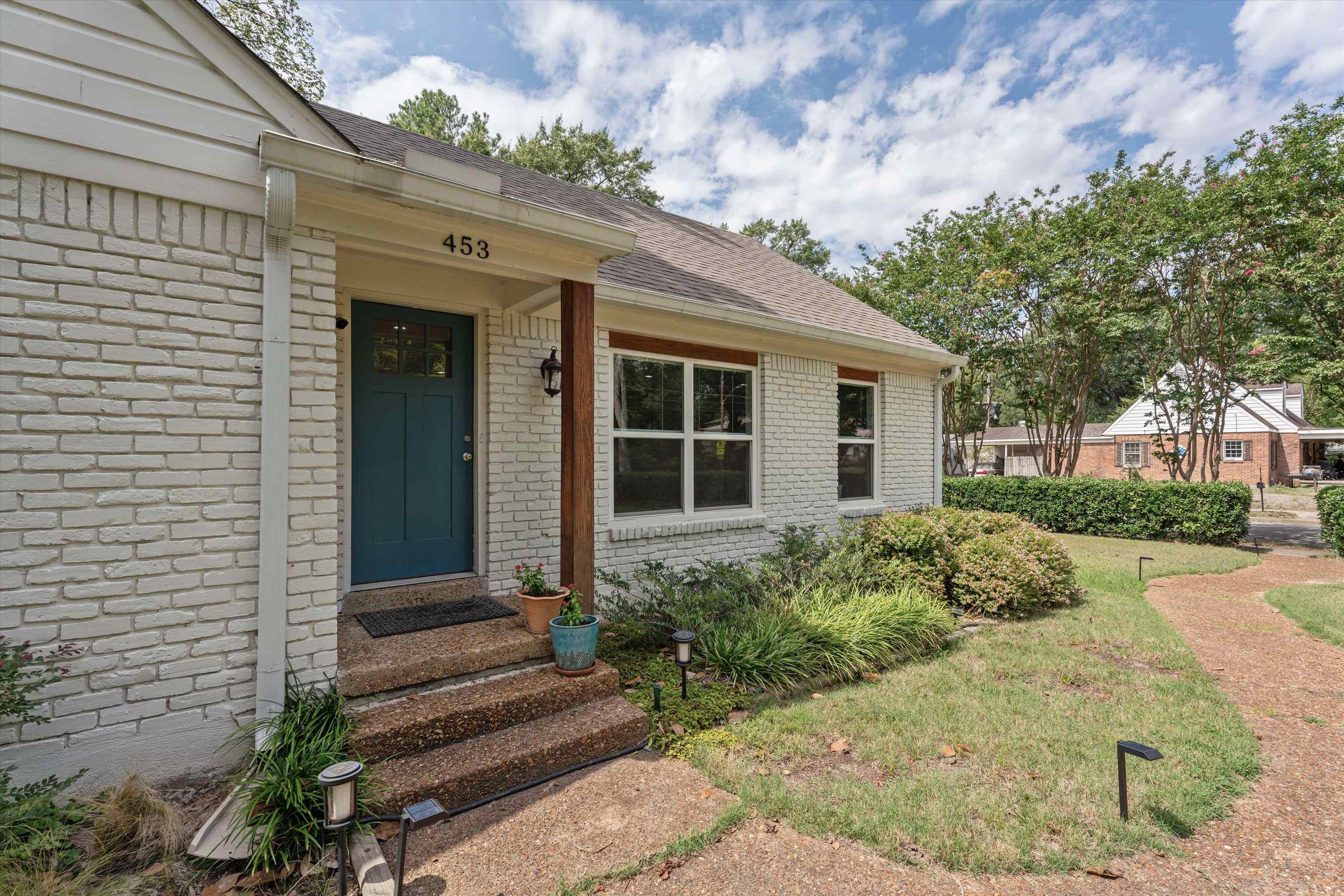 453 S WHITE STATION DR
